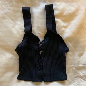 UBRAN OUTFITTERS CROP TOP